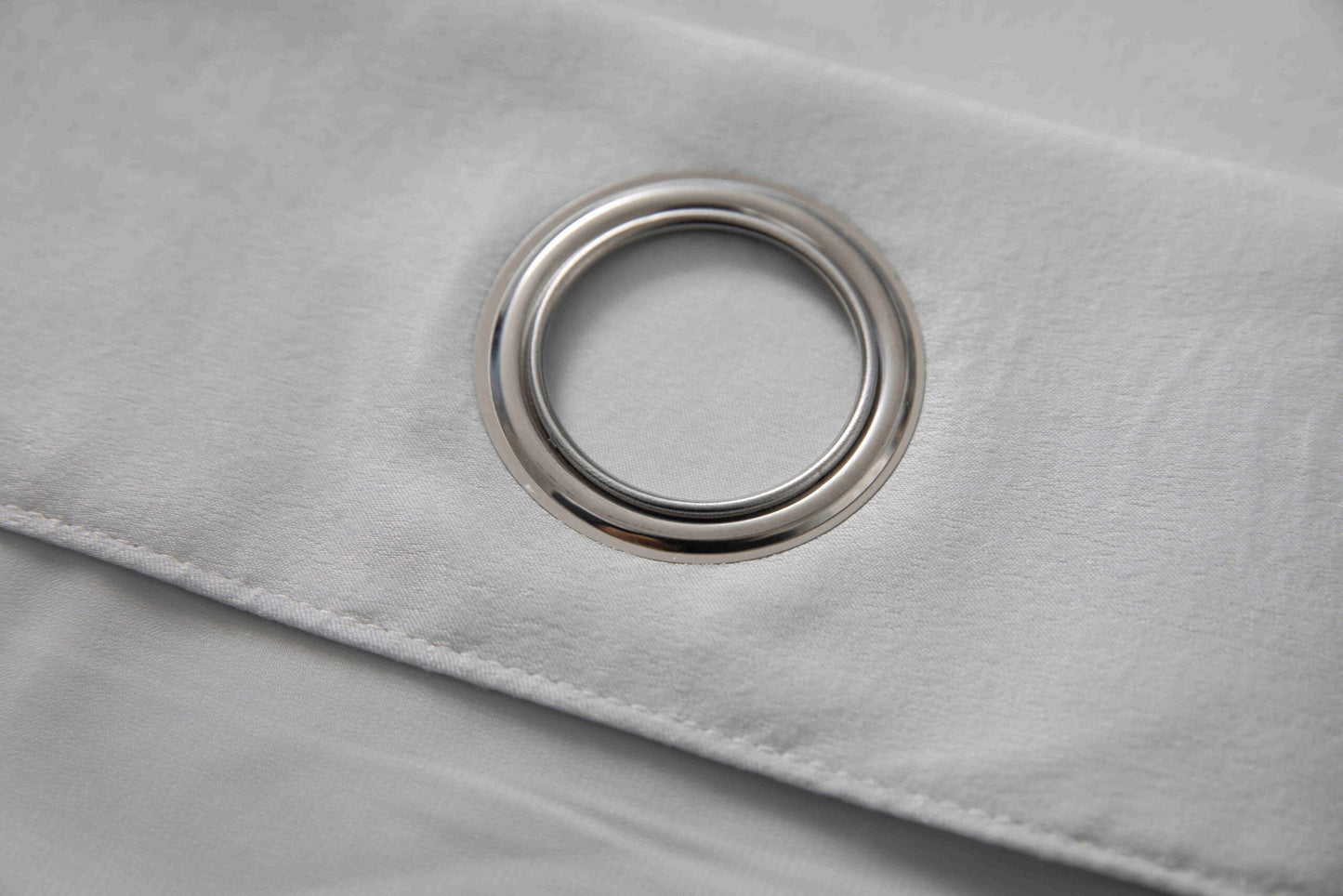 Βελούρ Σατέν Κουρτίνα Ανοιχτό Γκρί Σκίασης Με Κρίκο Υ290xΦ140cm AD6341-17