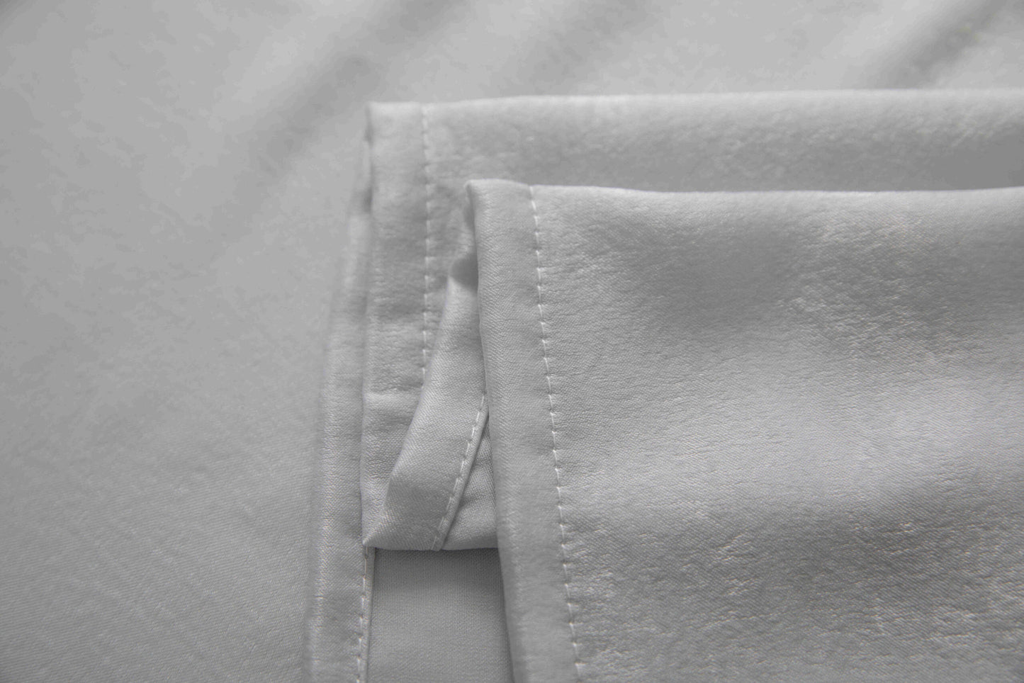 Βελούρ Σατέν Κουρτίνα Ανοιχτό Γκρί Σκίασης Με Κρίκο Υ290xΦ140cm AD6341-17