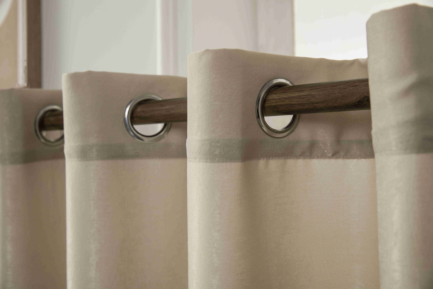 Βελούρ Σατέν Κουρτίνα Χρυσό Σκίασης Με Κρίκο Υ290xΦ140cm AD6341-14