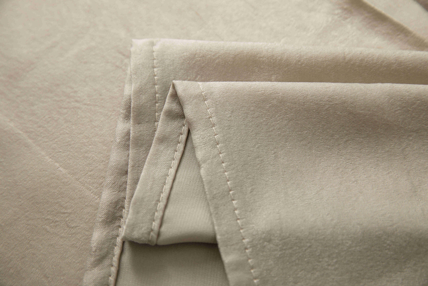 Βελούρ Σατέν Κουρτίνα Χρυσό Σκίασης Με Κρίκο Υ290xΦ140cm AD6341-14